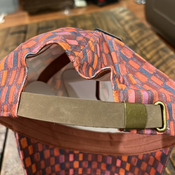 Women’s baseball hat by Universal Threads - Picture 5 of 8